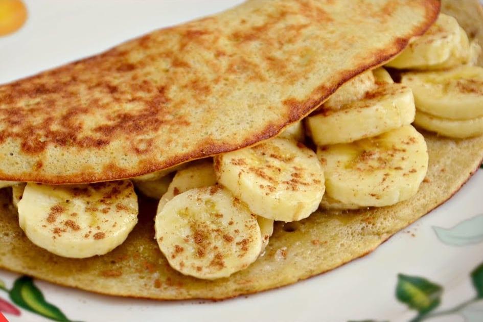 Para preparar um lanche gostoso, prático e rápido, confira a receita de crepioca de banana e aproveite essa deliciosa refeição!