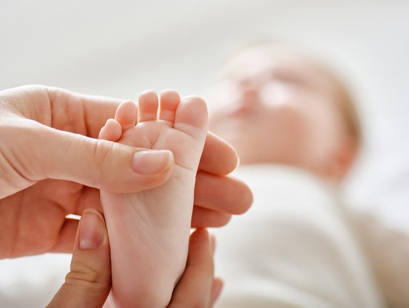 Como surge o hipotireoidismo em crianças e bebês 