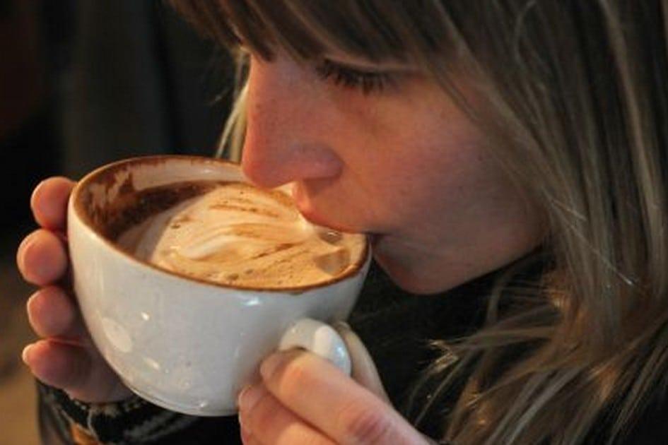 Café turbinado: ingredientes para colocar na bebida e potencializar a dieta 