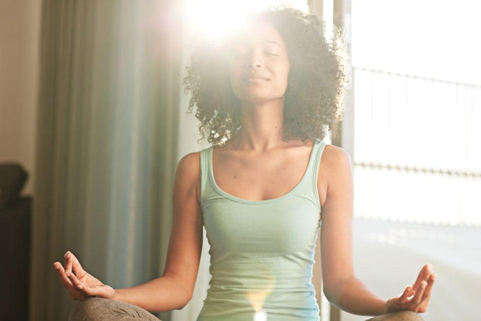 Meditação para ansiedade: alivie a tensão com a prática de um minuto 