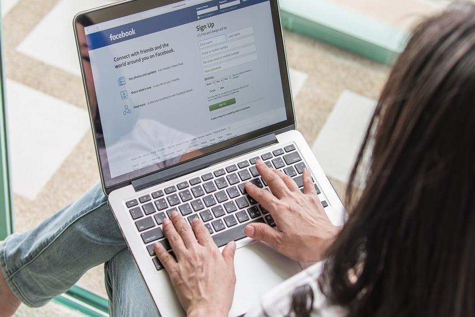 O escândalo envolvendo o Facebook e a Cambridge Analytica fez com que muitos usuários passassem a se preocupar mais com a segurança de suas contas na rede social. Se você quer aprender a desvincular apps indesejáveis do seu perfil, veja o passo a passo que preparamos para você!