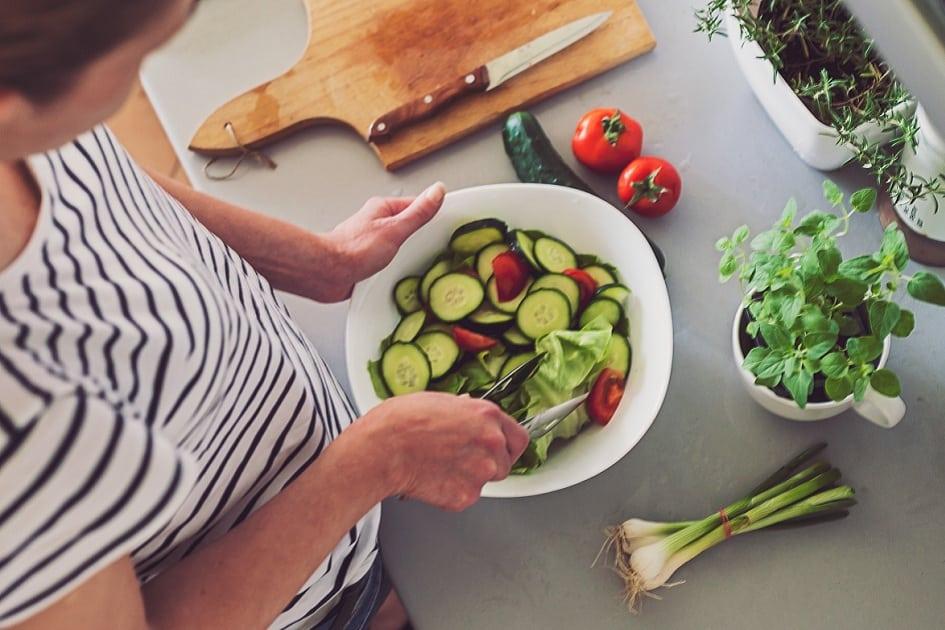 A médica nutróloga e ortomolecular Tamara Mazaracki preparou um cardápio de 7 dias com deliciosas saladas para ajudar você e enxugar até 8kg em apenas 30 dias! Aproveite os benefícios dos ingredientes poderosos