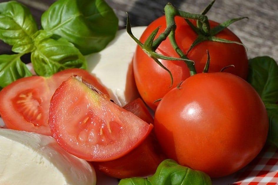 Conheça os benefícios do tomate para o coração e invista no alimento 
