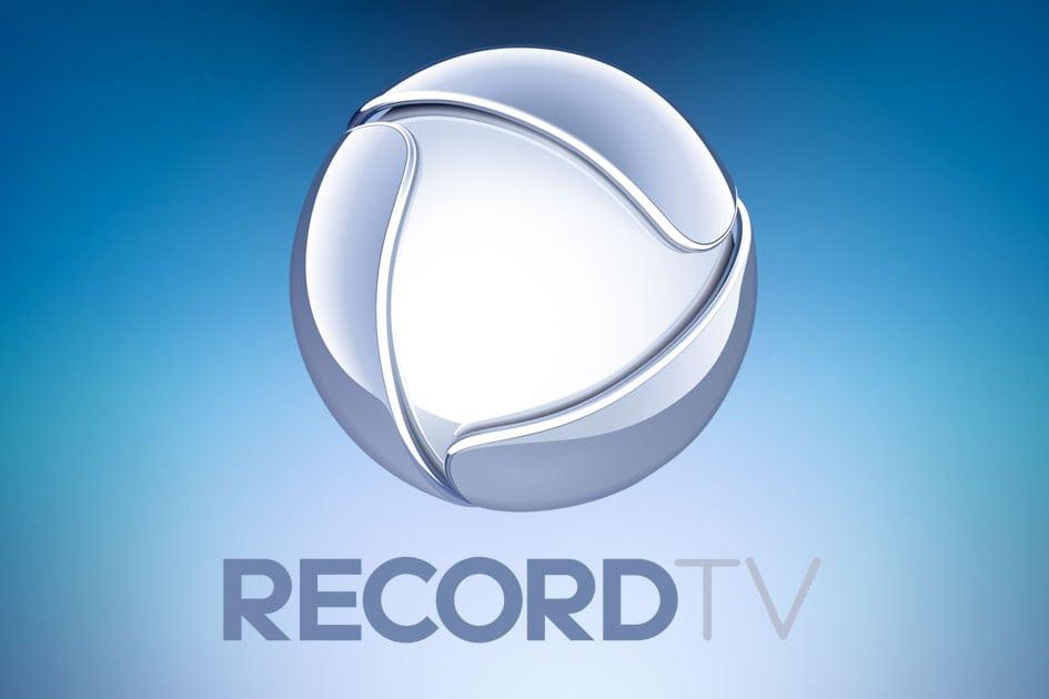 Após 13 meses no comando do telejornalismo, a apresentadora da Record é demitida após dizer para uma fã em suas redes sociais que voltaria a trabalhar para a Rede Globo, emissora concorrente