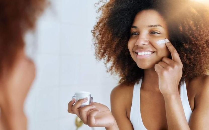 Cuidados com a pele no Carnaval: veja dicas de dermatologistas para se proteger 