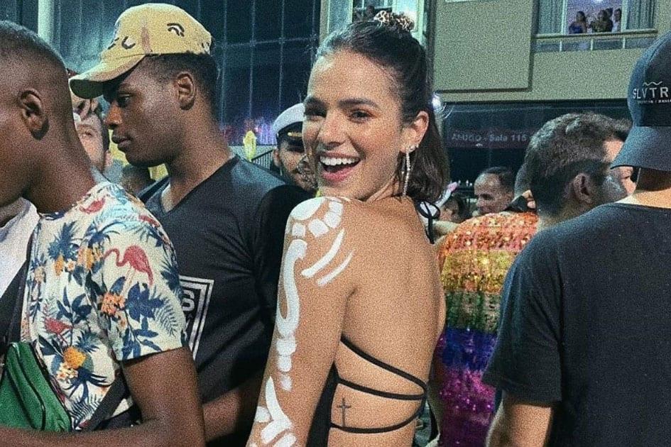 Bruna Marquezine manda indireta no Instagram após polêmica no Carnaval: “Seja piranha, só não seja sonsa” 
