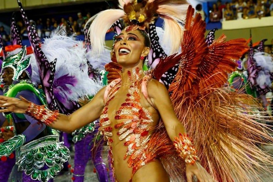 De mistério da vida à história do pão! Vem ver tudo o que rolou no primeiro dia de desfile das escolas de samba do Carnaval 2019 no Rio!