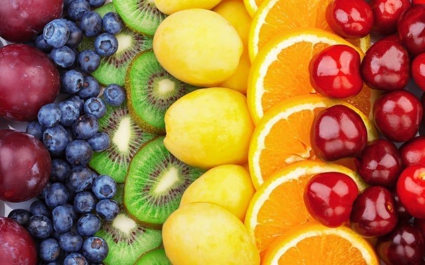 Confira uma lista com doze frutas ricas em fibras e outras propriedades que favorecem o desinchaço e colaboram para um organismo mais saudável