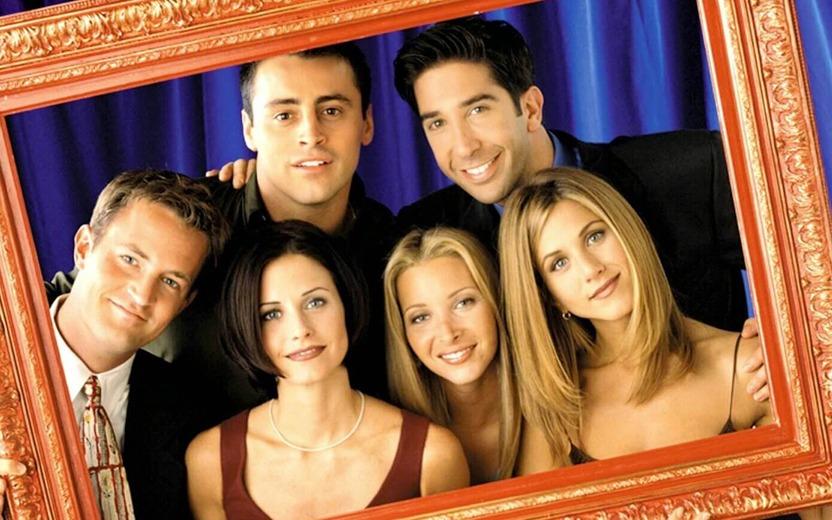 Desde o primeiro capítulo no ar, o elenco de Friends mudou muito! Veja um antes e depois de Rachel, Mônica, Ross, Chandler, Phoebe e Joey!