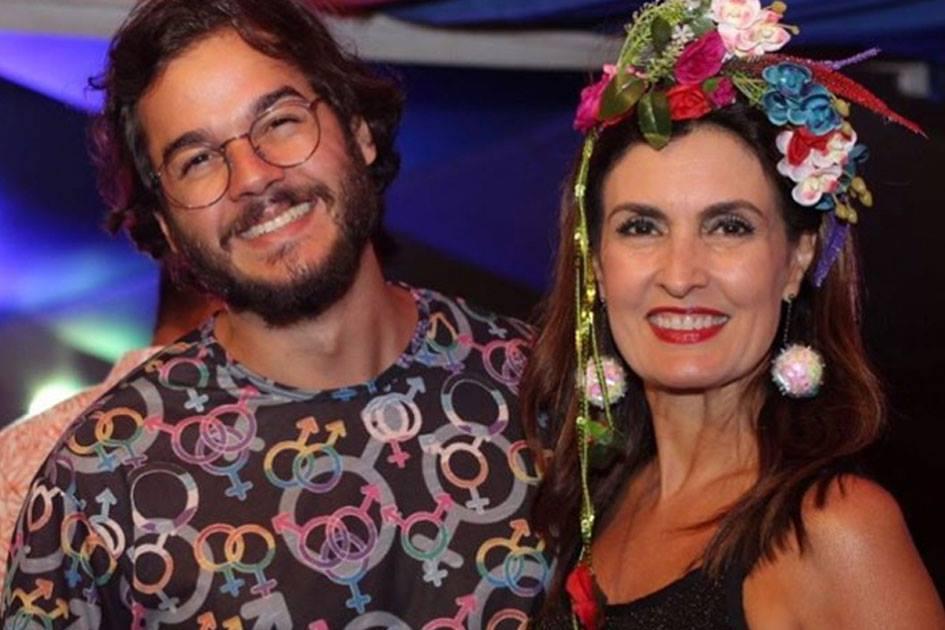 Será que a Fátima Bernardes está noiva? Recentemente a apresentadora do Encontro foi vista com uma aliança suspeita no dedo!