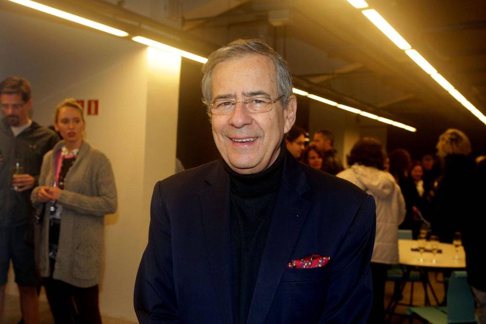 O jornalista Paulo Henrique Amorim morre aos 77 anos em decorrência de um infarto na nesta quarta-feira (10). Ele apresentava o 'Domingo Espetacular'