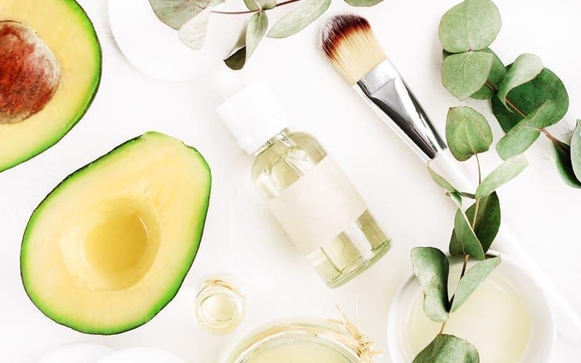 8 receitas de hidratação com abacate e seus benefícios para o cabelo 