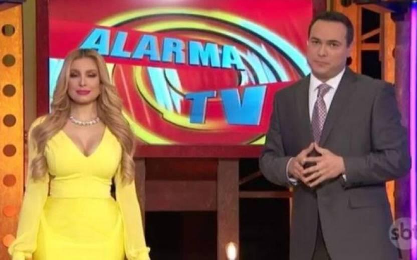 ‘Alarma TV’, programa do SBT, causa revolta ao exibir conteúdo sexual em horário impróprio 