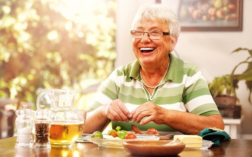 Saiba como uma alimentação eficiente pode prevenir idosos de doenças 
