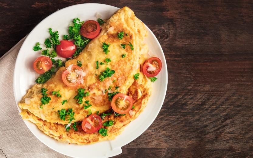 Não há como negar que as receitas de omelete são populares entre os brasileiros. Práticas, elas podem receber todo tipo de recheio. Confira!