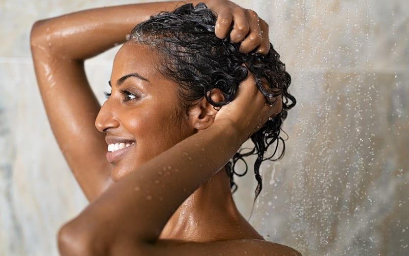 4 maneiras de utilizar o vinagre no cabelo para mantê-lo saudável 