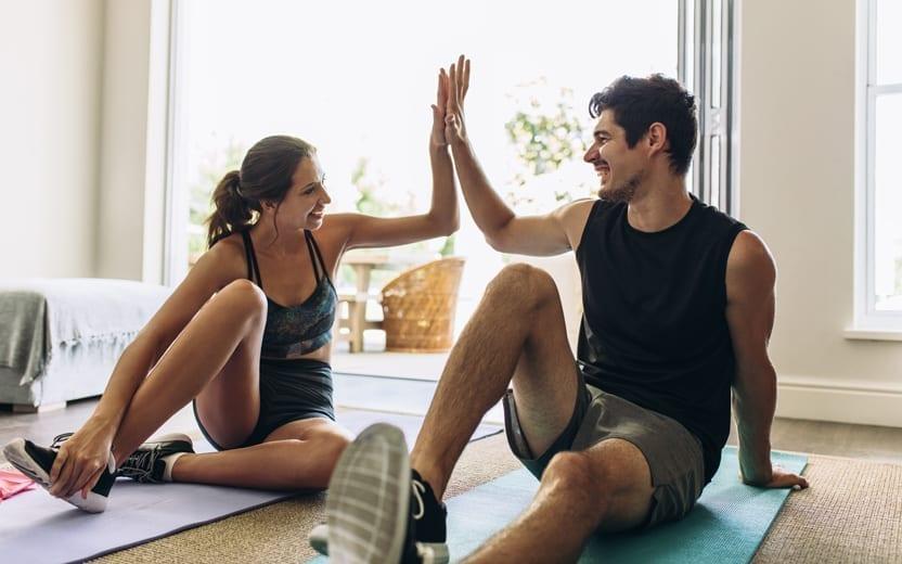 Chama uma amiga ou o parceiro para treinarem juntos com esses exercícios em dupla. Eles são perfeitos para motivar um ao outro e ter uma vida mais saudável