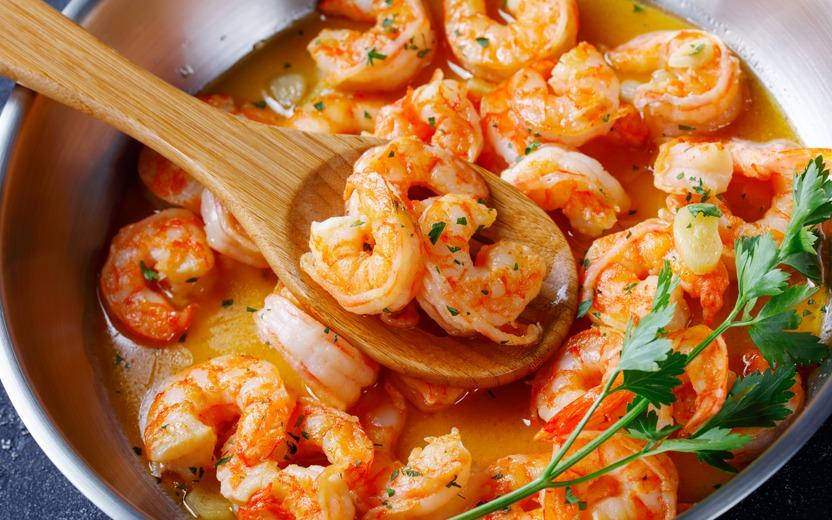 Quer preparar um almoço ou jantar para impressionar todo mundo? Experimente essas receitas com camarão que são fáceis e ficam uma delícia!