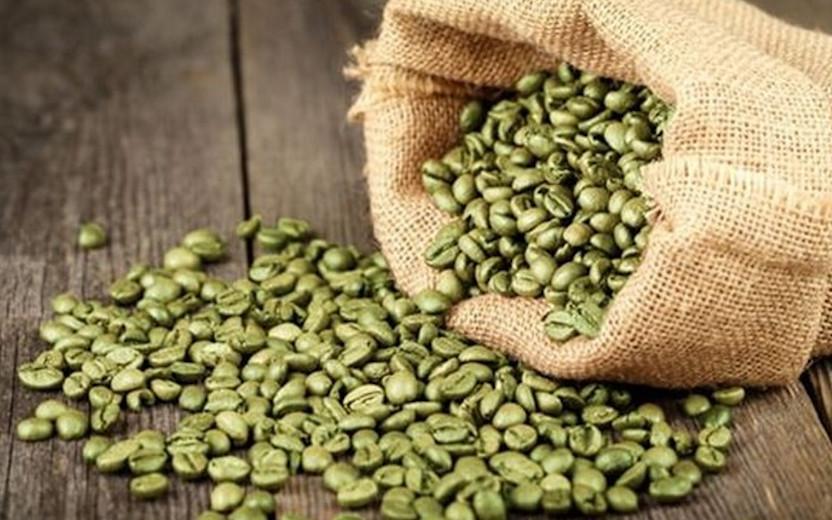 Benefícios do café verde: descubra como o grão auxilia na perda de peso 