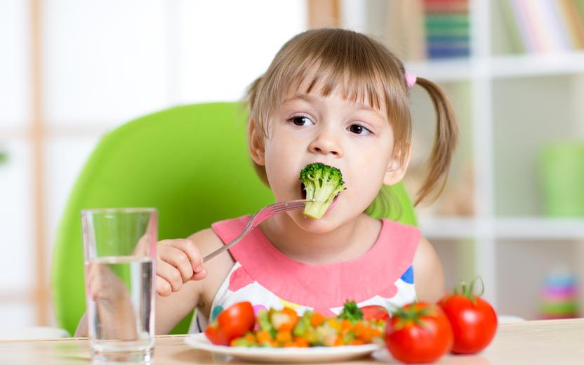 Nem sempre é fácil manter uma alimentação para crianças saudável, certo? Nutricionista dá dicas de como ajudar seu filho nessa transição!