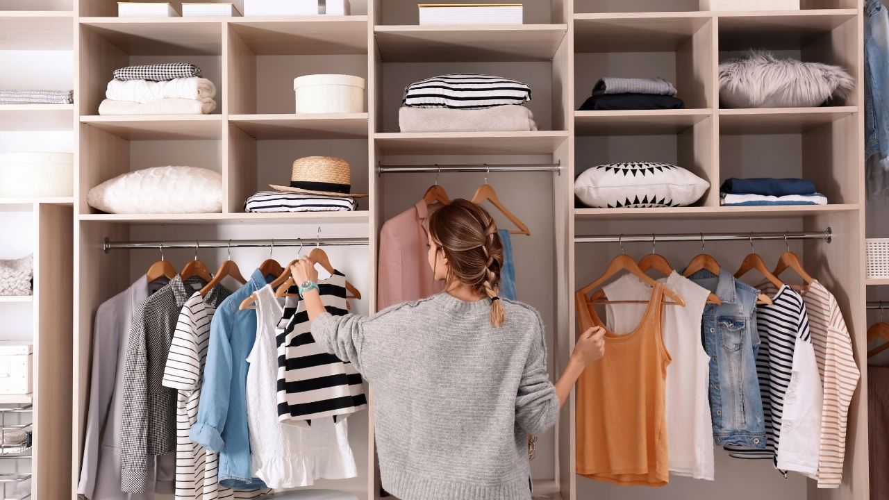 Guarda-roupa: dicas para organizar seu armário