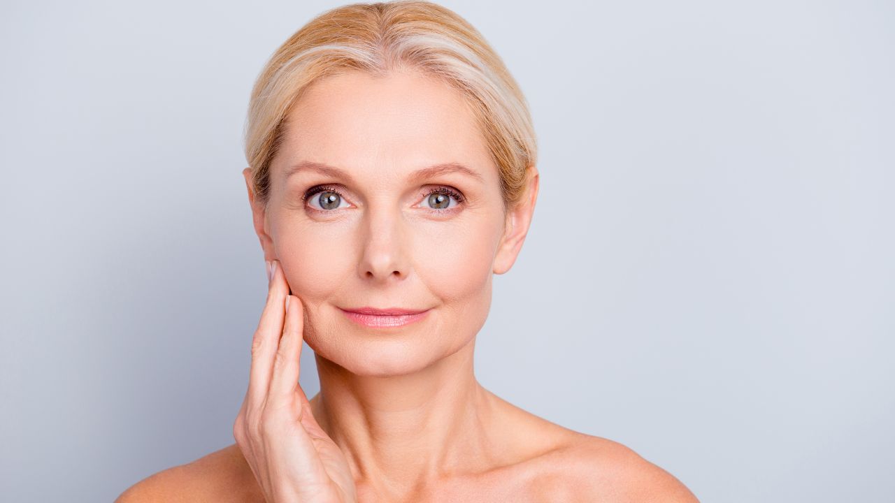 Dermatologista conta quais são os cuidados ideais para a pele na fase madura