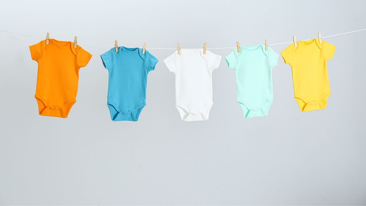 Roupas de bebê: confira mitos e verdades sobre a lavagem do enxoval