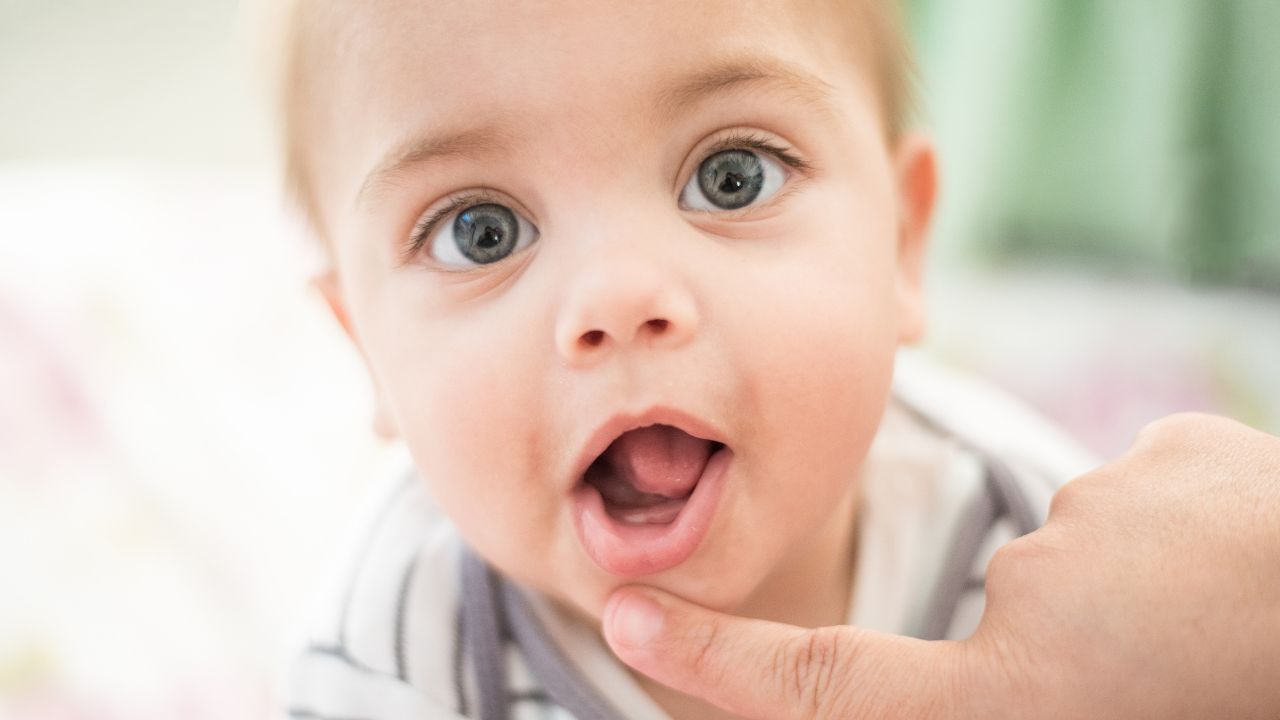 Saúde oral dos bebês: 3 dicas cruciais para lidar com essa fase