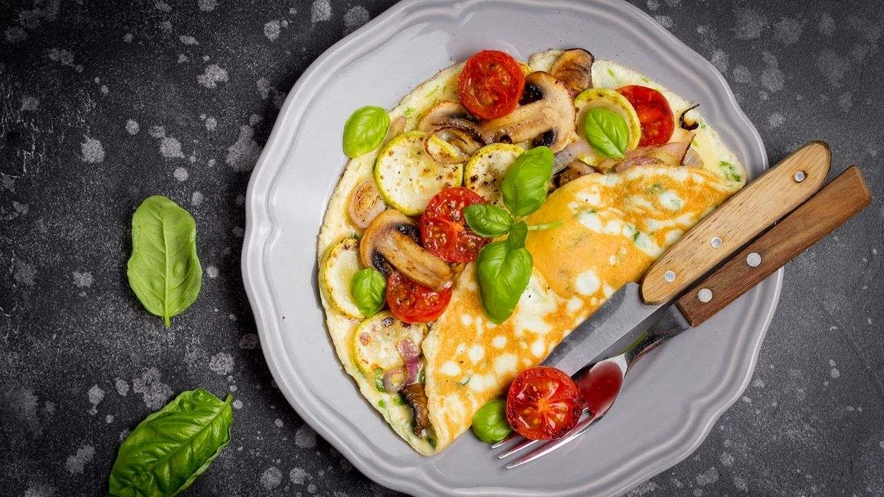 Vai uma omelete? 4 receitas práticas para qualquer hora