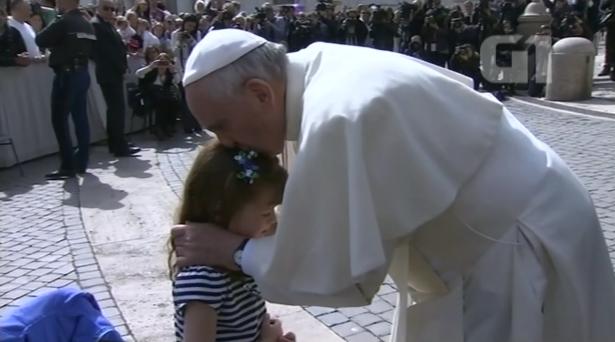 Papa-Francisco-realiza-sonho-emocionante-de-menina-de-6-anos-2