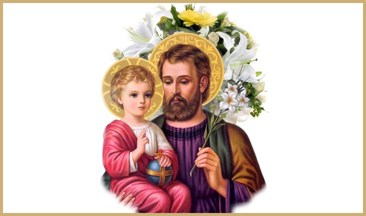 Ilustração de São José segurando o menino Jesus e um ramalhete de lírios brancos. Jesus veste um manto branco e rosa e São José um manto marrom e roxo