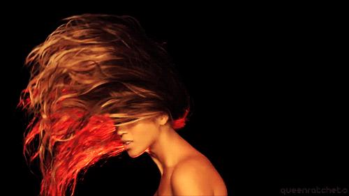 Beyonce jogando o cabelo