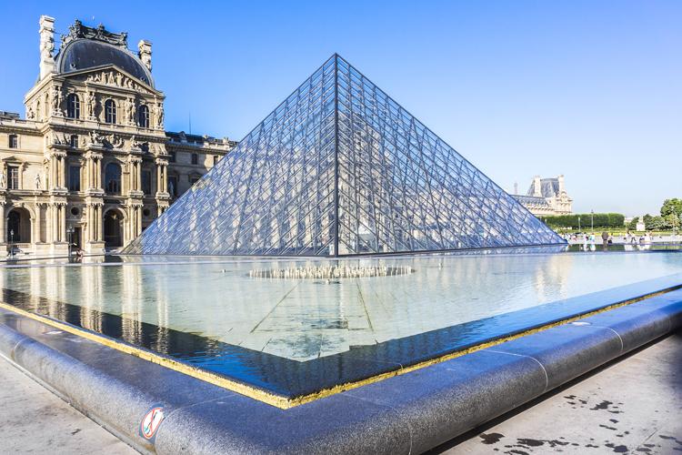 Pirâmide invertida, Museu do Louvre, 16 de julho de 2012, Paris,França