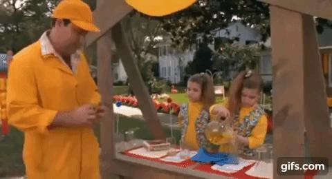 meninas vendendo limonada