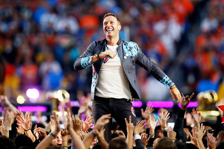 Vocalista Chris Martin da banda Coldplay concorre à melhor vídeo de rock do ano no VMA