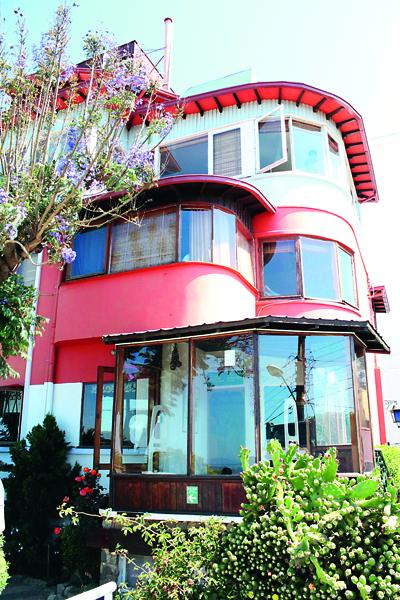 La Sebastiana, casa de Pablo Neruda, atrai turistas em Valparaíso