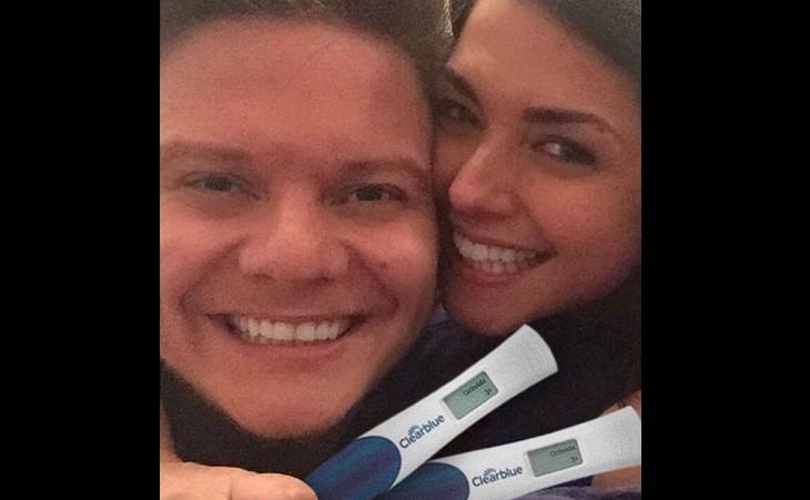 MIchel Teló e Thaís Fersoza exibem teste de gravidez
