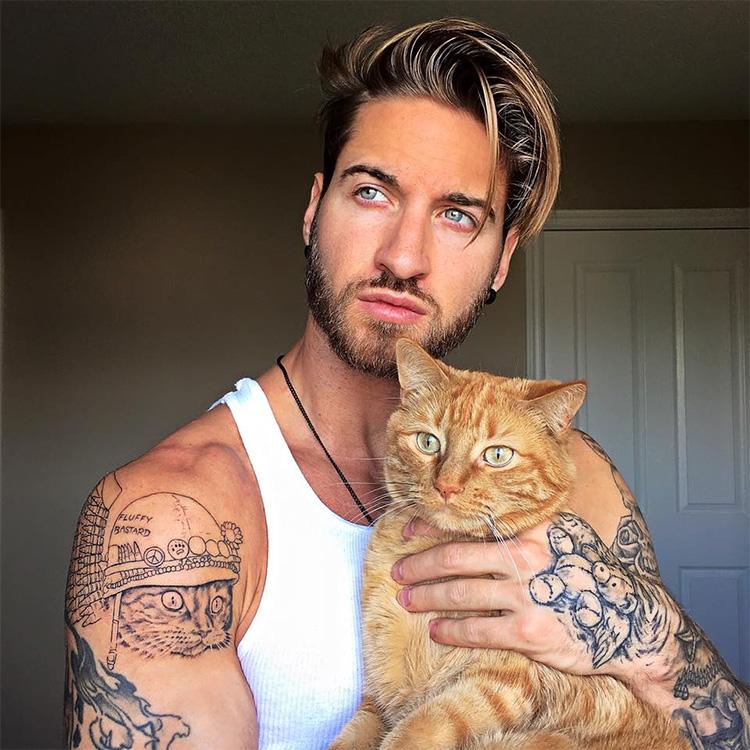 Travis DesLaurier e seu gato