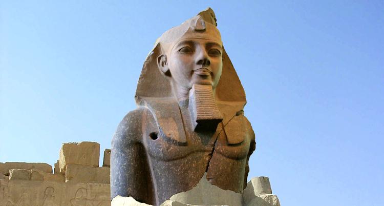 Estátua de Ramsés II no Egito