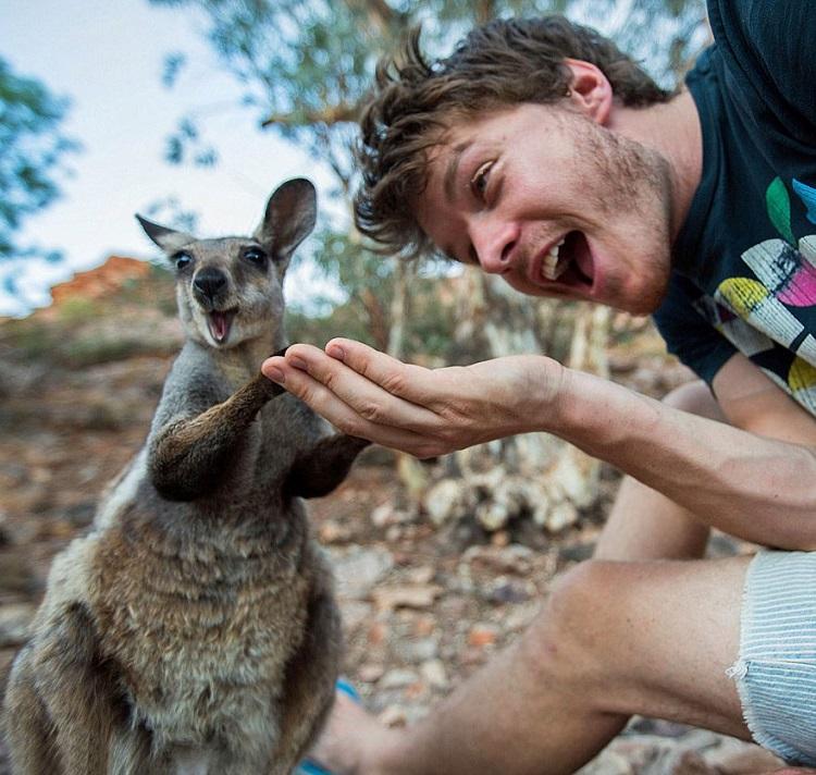 Você vai se apaixonar por esse rapaz que tira selfies com animais!