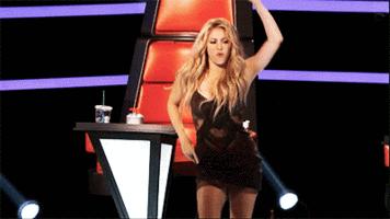 Shakira dançando sexta-feira