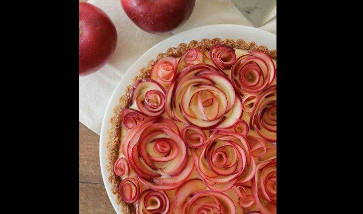Torta de maçã com formato de rosas