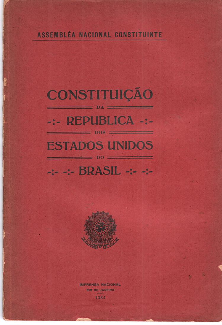 Capa da Constituição de 1934 aprovada durante o Período Constitucional da Era Vargas
