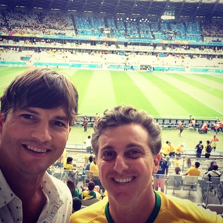 Luciano Huck e Ashton Kutcher na copa no Brasil