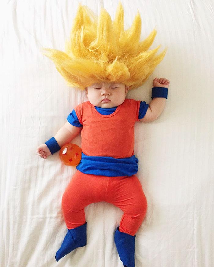 Bebê vestido de Goku Super Sayajin