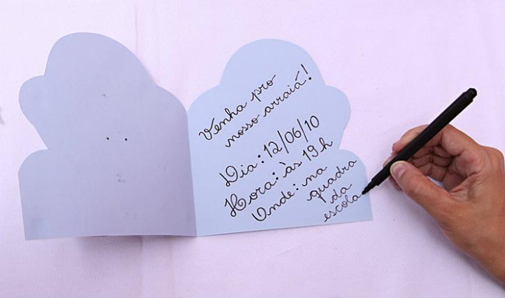 bilhete formato de nuvem escrito a mão