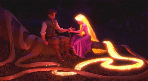 Rapunzel e seu amado no filme Enrolados