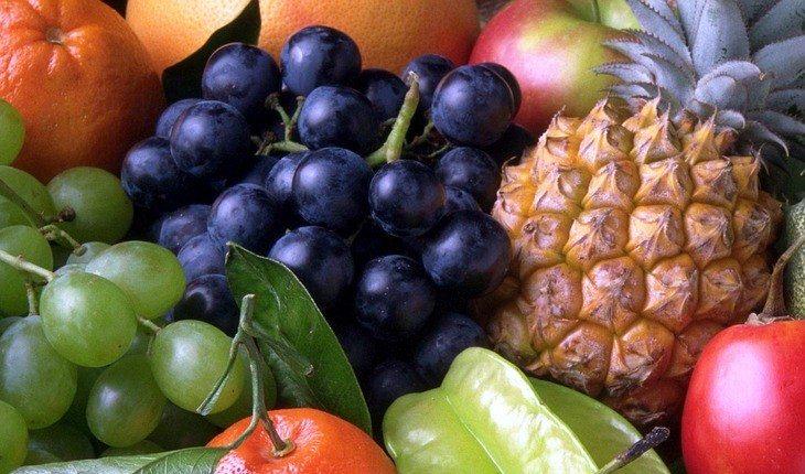 Frutas coloridas para vender