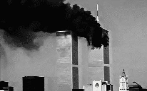 gif avião atingindo World Trade Center