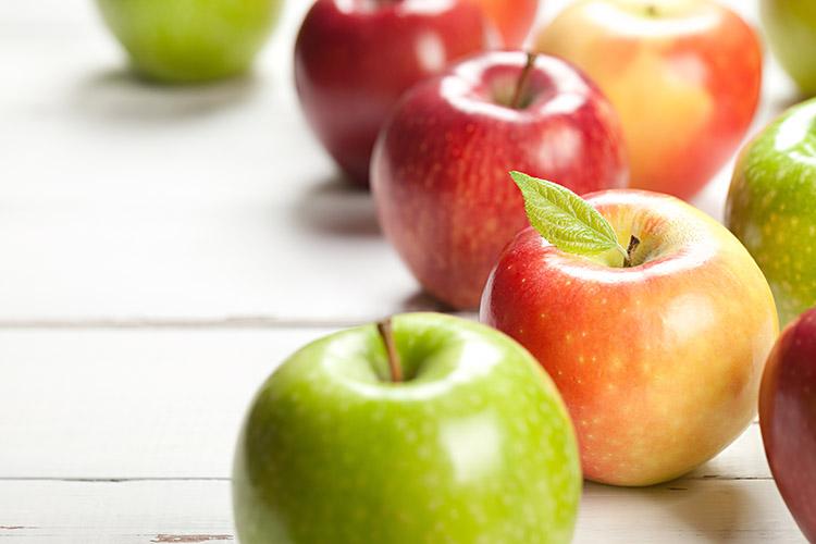 A maçã apresenta benefícios como turbinar o cérebro e proteger o coração